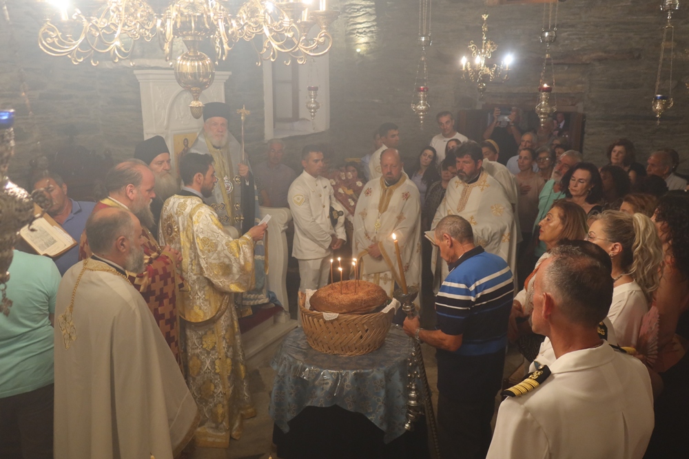 Αρχιερατικός Εσπερινός στην Ιερά Μονή Αγίας Ειρήνης στα Αποίκια της Άνδρου