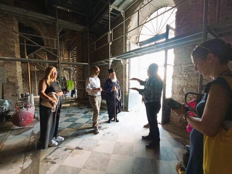 Επιθεώρηση της προόδου των αναστηλωτικών έργων του Ι. Ν. Αγ. Παρασκευής Χαλκίδος από τον Μητροπολίτη Χρυσόστομο