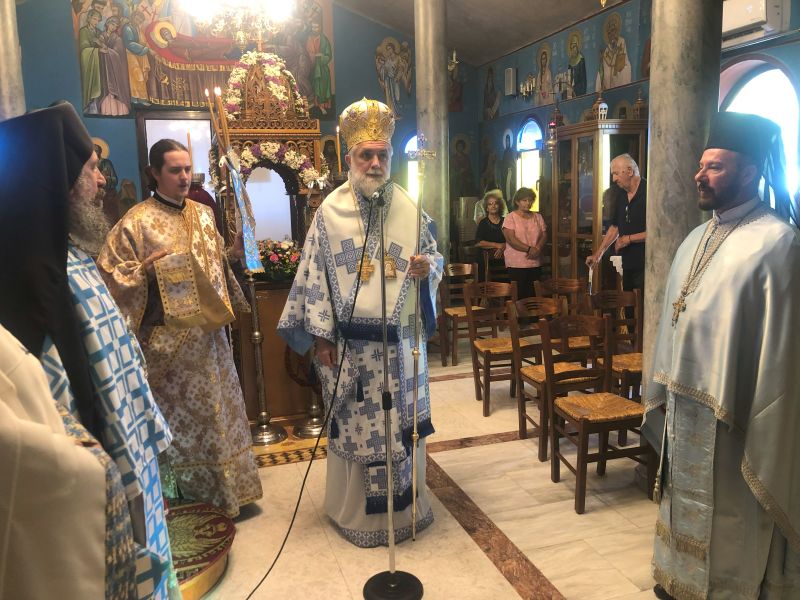 Ο Επίσκοπος Σκοπέλου ιερούργησε ενώπιον της Τιμίας Κάρας του Αγίου Παντελεήμονος