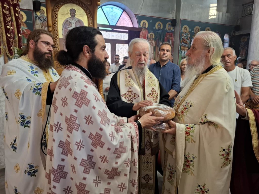 Ο Μητροπολίτης Καρυστίας στον πανηγυρίζοντα Ιερό Ναό Αγίας Παρασκευής Βέλους Αλιβερίου