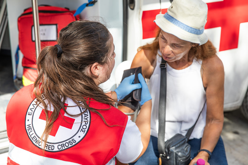 Ο Ελληνικός Ερυθρός Σταυρός δίνει οδηγίες για την αντιμετώπιση της θερμοπληξίας