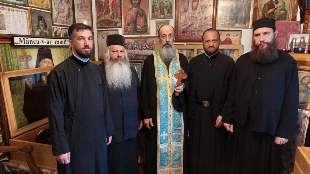 O delegație din Țara Sfântă a vizitat chilia Sfinților Cuvioși Cleopa Ilie și Paisie Olaru de la Mănăstirea Sihăstria