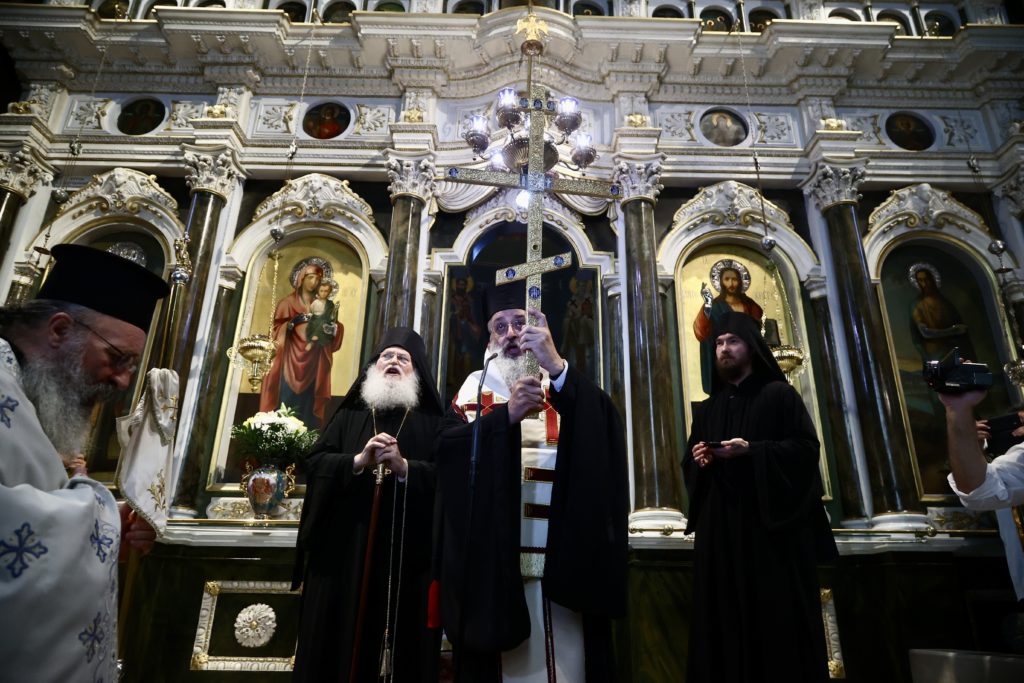 Νυχτερινή λιτανεία στην Αλεξανδρούπολη για την Πρόοδο  του Τιμίου Σταυρού