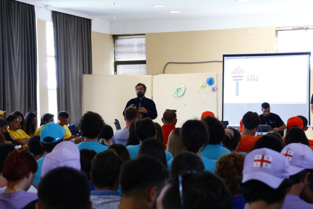 შაორისა და ანაკლიის საზაფხულო ბანაკებში შეხვედრები განახლდა