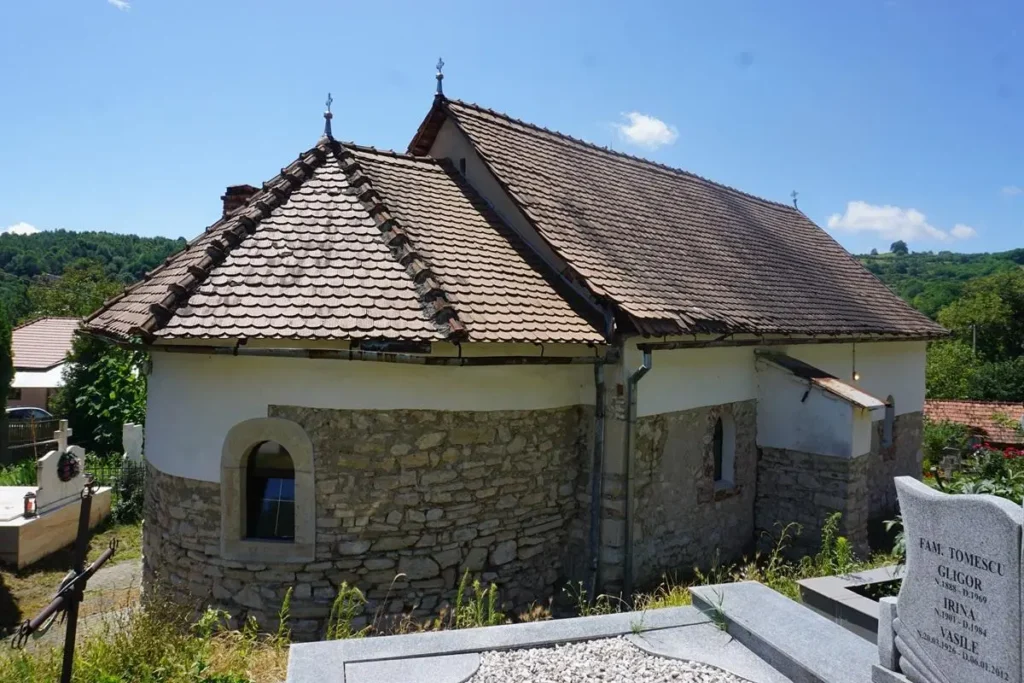 O biserică de patrimoniu din Alba va fi restaurată: Fiecare piatră, fiecare cruce poartă poveștile a generații întregi