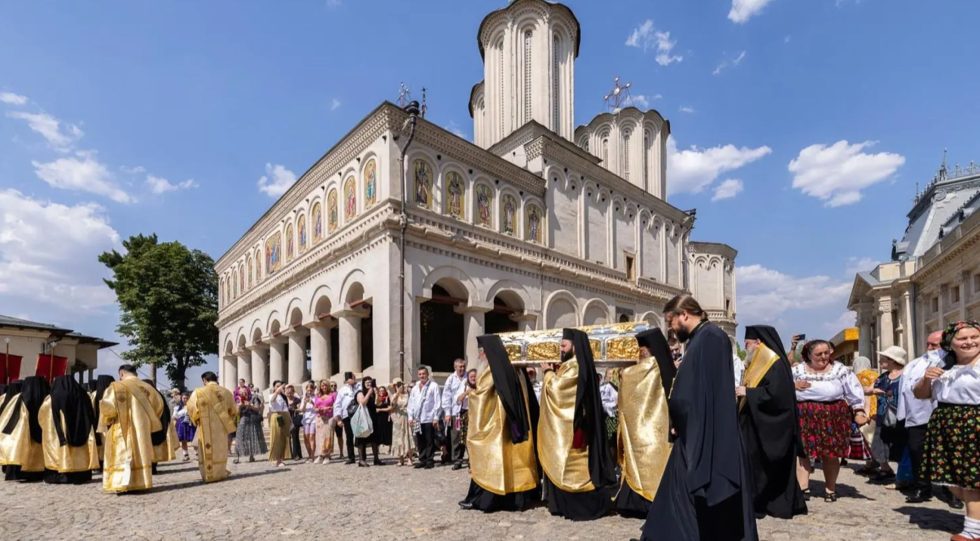 У Букурешт из Ватопеда стижу мошти Светог Јована Златоустог