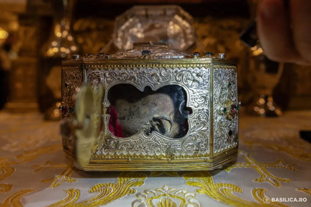 Cât timp se mai pot închina credincioșii la capul Sf. Ioan Gură de Aur adus în pelerinaj la Catedrala Patriarhală