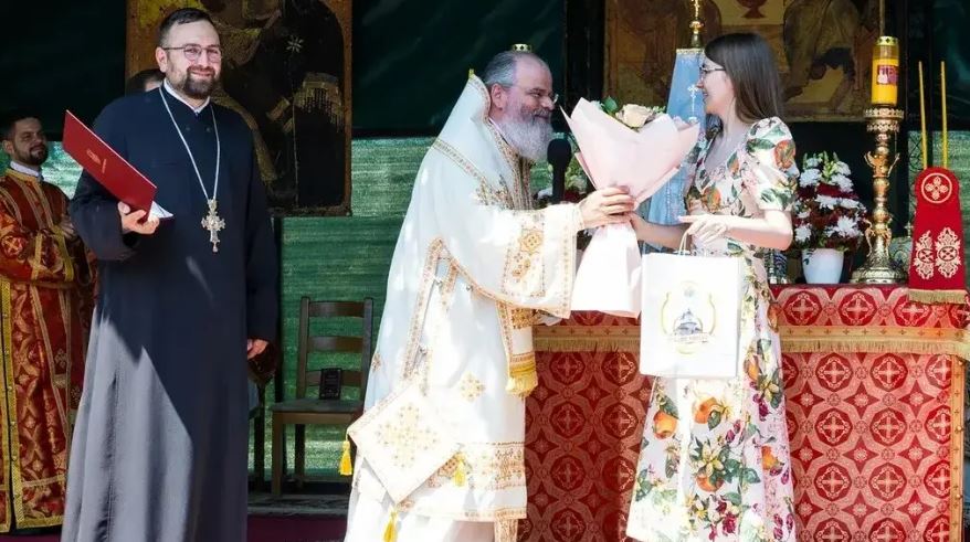 Η Επισκοπή Χουσίου βράβευσε τρείς μαθήτριες που αρίστευσαν