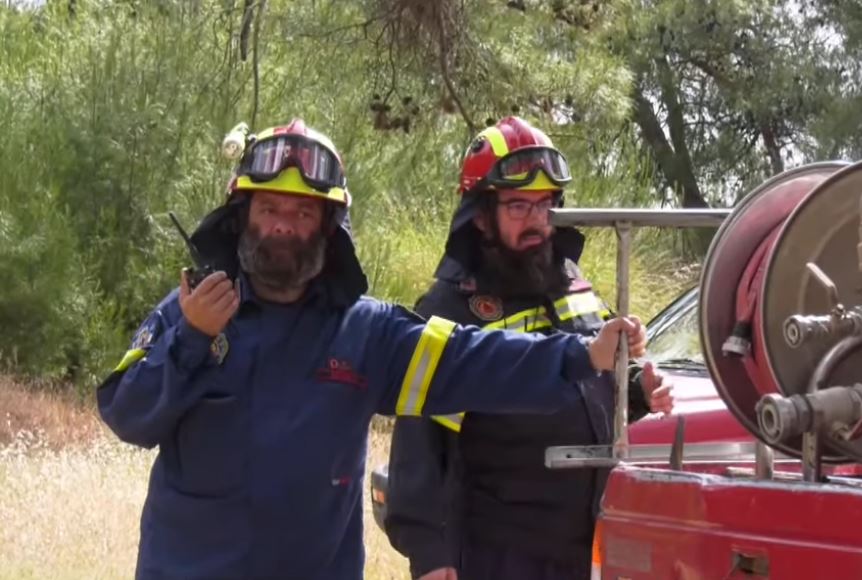 Λέσβος: Επτά ιερείς – εθελοντές πυροσβέστες για την προστασία των δασών