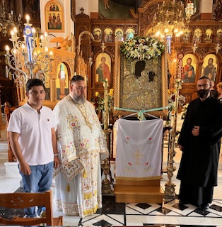 Θεία Λειτουργία στον Ι.Ν. Αγίου Παντελεήμονος Λουτρών Αιδηψού ενώπιον της Ιεράς Εικόνος της Παναγίας Ξενιάς