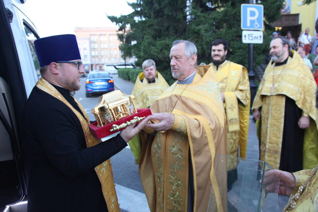 Липецк проводил ковчег со святыми мощами святителя Тихона, Патриарха Московского и всея Руси