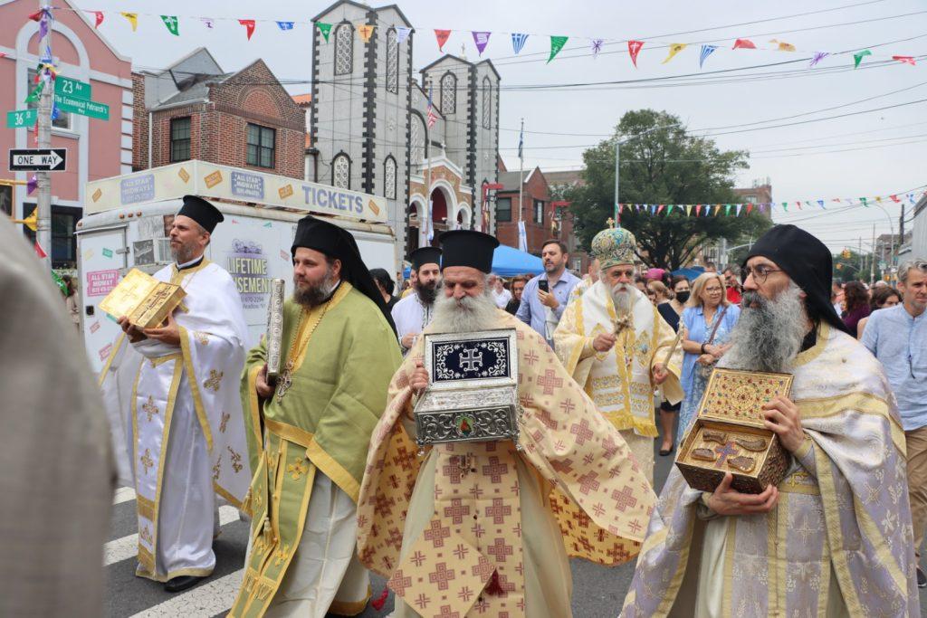 Αστόρια: Πλήθος προσκυνητών στη λιτανεία της εικόνας και του λειψάνου της Οσίας Ειρήνης Χρυσοβαλάντου