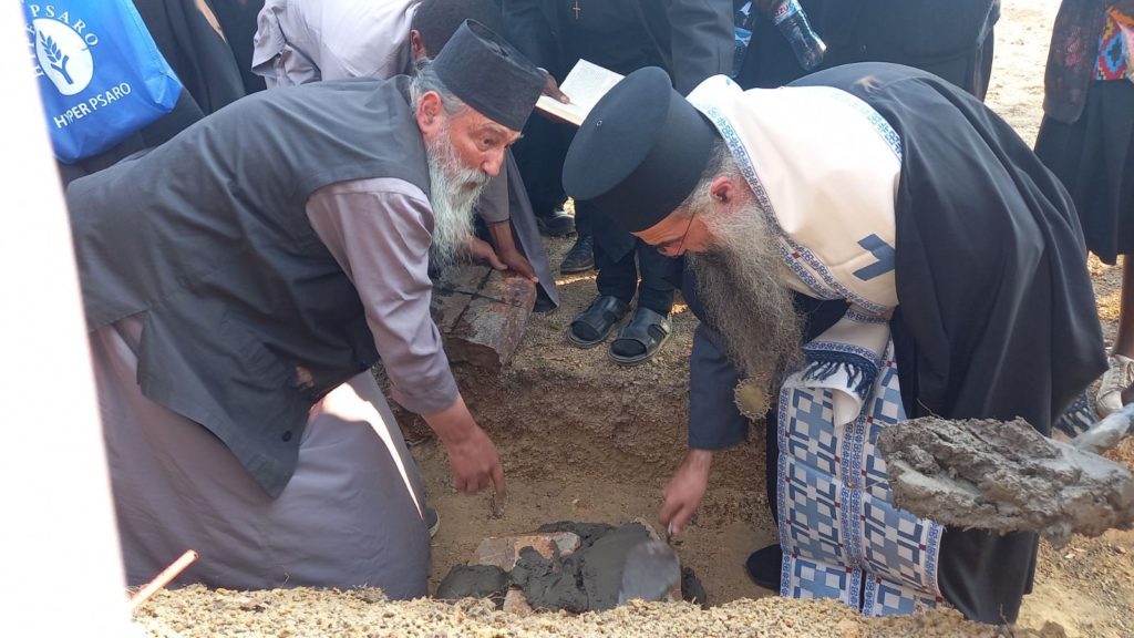 Προσφορά της Μητρόπολης Μαρωνείας και Κομοτηνής η θεμελίωση ναού του Αγίου Παϊσίου στη Μητρόπολη Κατάγκας