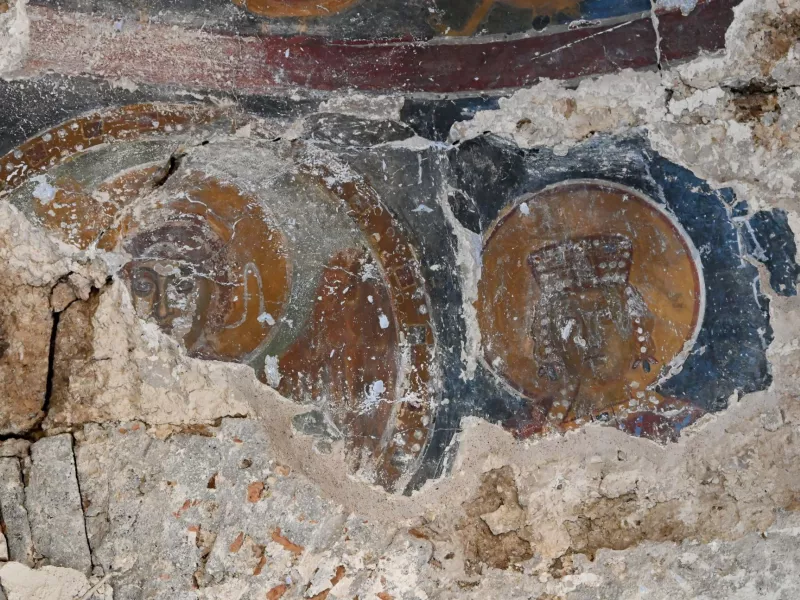 Άθικτες τοιχογραφίες αποκαλύφθηκαν στον ιστορικό ναό του Αγίου Νικολάου στην Αλβανία