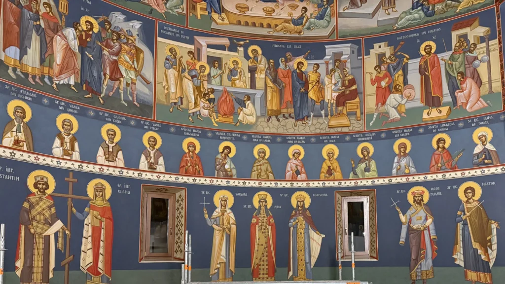 A fost finalizată pictura naosului Catedralei Episcopale din Madrid