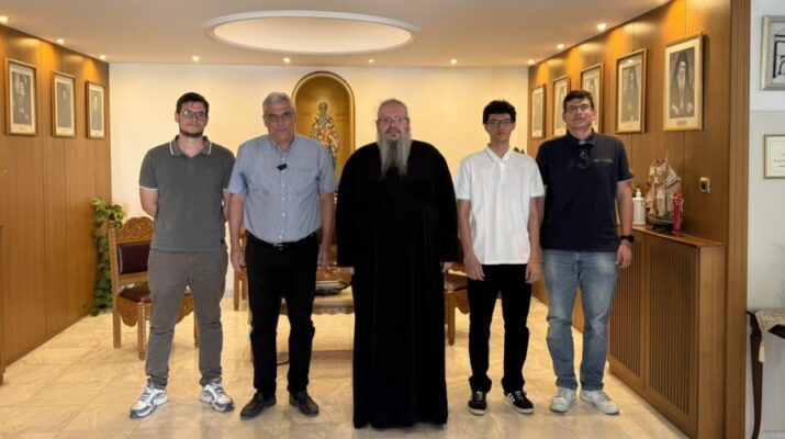 Επίσκεψη της οικογένειας Στεργιούλη στον Μητροπολίτη Λαρίσης εν όψει ιεραποστολής στην Αφρική