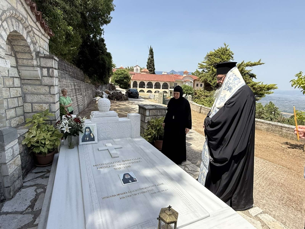 Τρισάγιο στον μακαριστό Μητροπολίτη Φθιώτιδος κυρό Νικόλαο τέλεσε ο Λαρίσης Ιερώνυμος