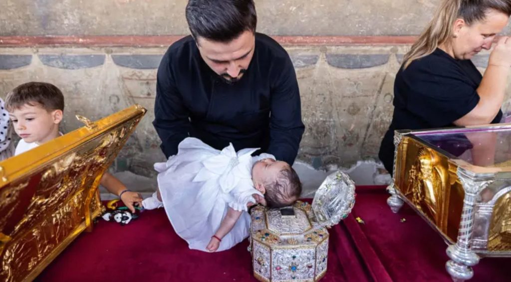 Букурешт: Преко 60.000 верних се поклонило моштима Светог Јована Златоустог