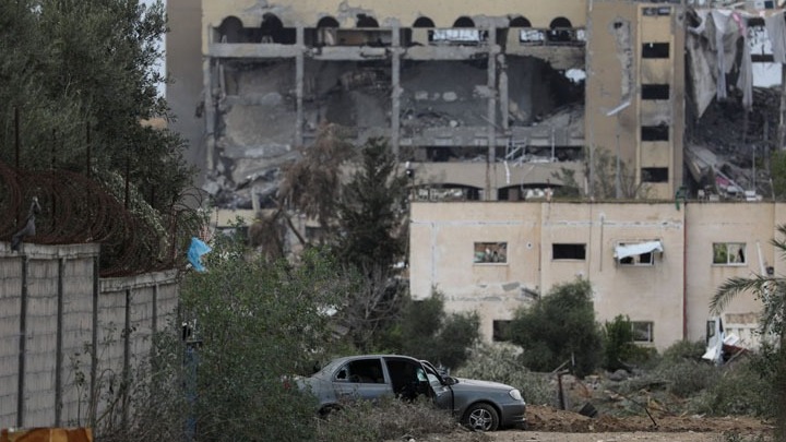 Η Εκκλησία στο πλευρό των πονεμένων στη Γάζα  – Οι επιθέσεις σε χριστιανικούς ναούς και η ιστορική επίσκεψη 21 μήνες μετά την έναρξη του πολέμου