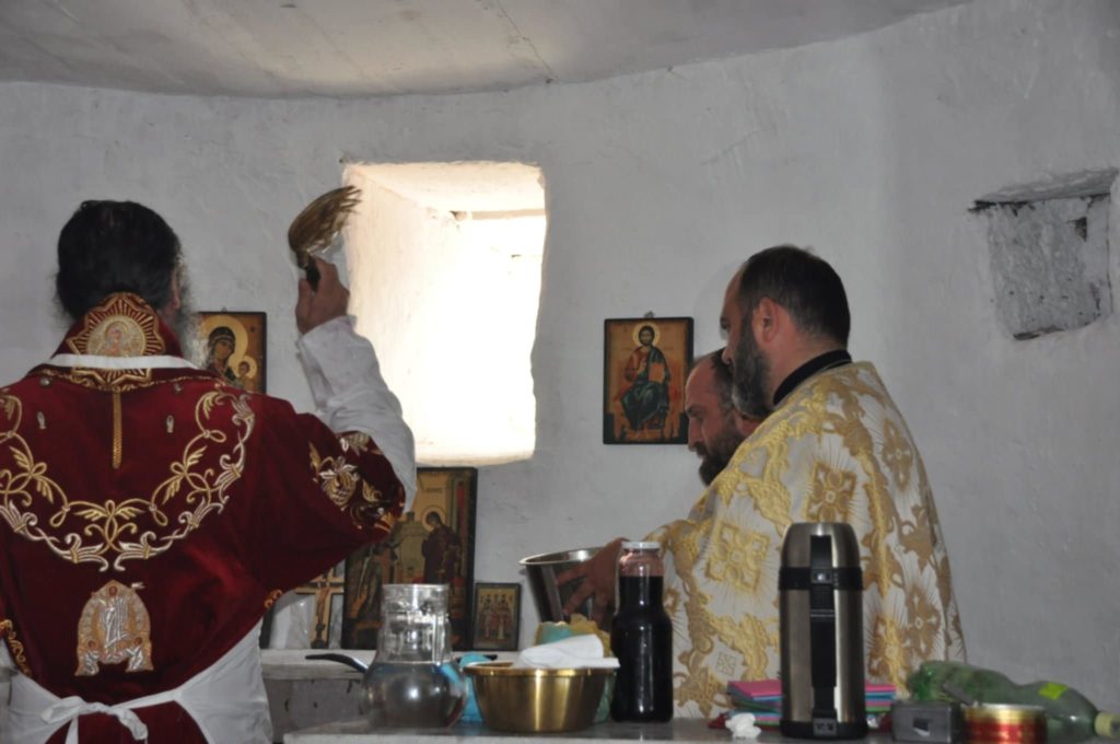 ეპისკოპოსმა გრიგოლმა (კაცია) შუა საუკუნეების ტაძრის განახლებული ტრაპეზი აკურთხა