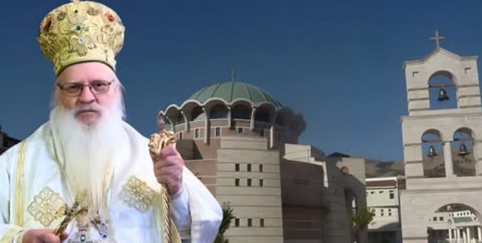 Shërbesa e Varrimit, nën kryesimin e Kryepiskopit te Tiranës, Imzot Joanit.