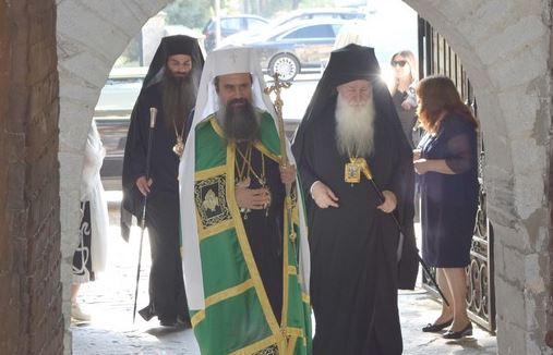 ПАТРИАРШЕСКА СВЕТА ЛИТУРГИЯ И ОСВЕЩАВАНЕ НА БЪЛГАРО-ГРУЗИНСКИ ЦЕНТЪР В БАЧКОВСКИЯ МАНАСТИР