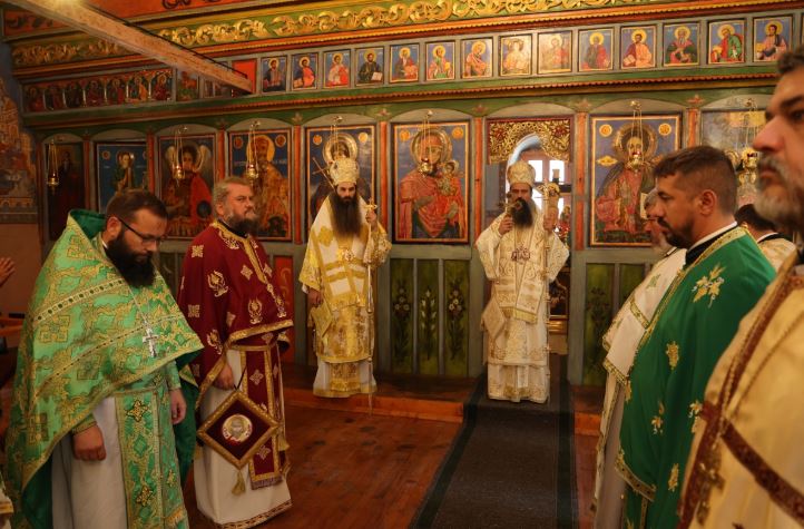 Българският патриарх Даниил извърши обновление на храма „Св. Петка“ в град Трън