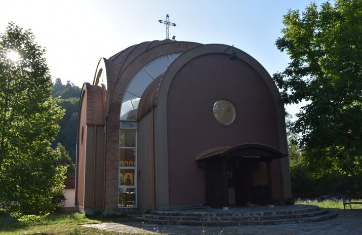 Църквата „Св. вмчк Пантелеймон“ в с. Рибарица отбеляза своя храмов празник с архиерейска св. Литургия