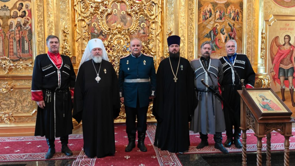 Председатель и ответственный секретарь Синодального комитета удостоены наград Верховного атамана Союза казаков