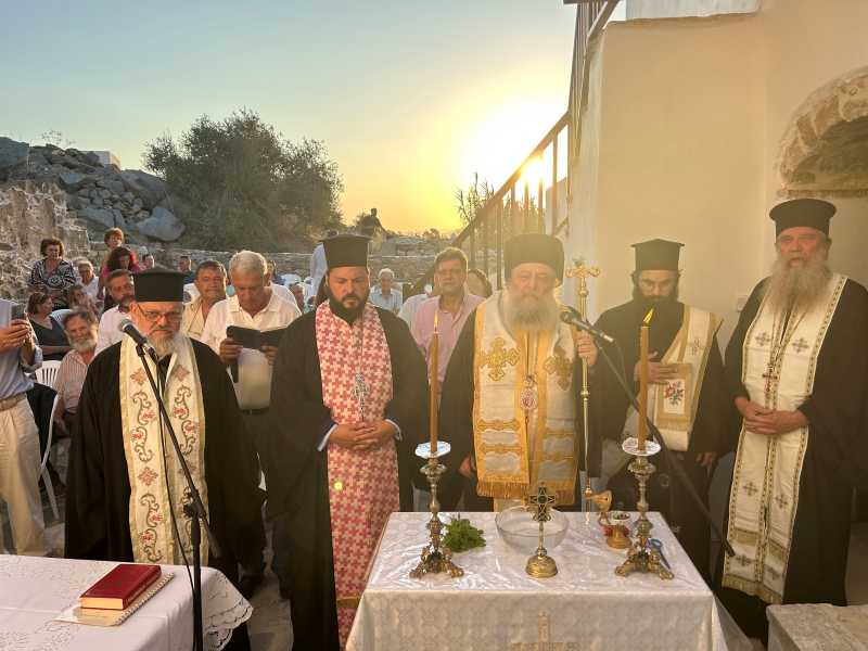 Θυρανοίξια ανακαινισθείσης παλαιάς Ιεράς Μονής στη Νάξο από τον Μητροπολίτη Παροναξίας