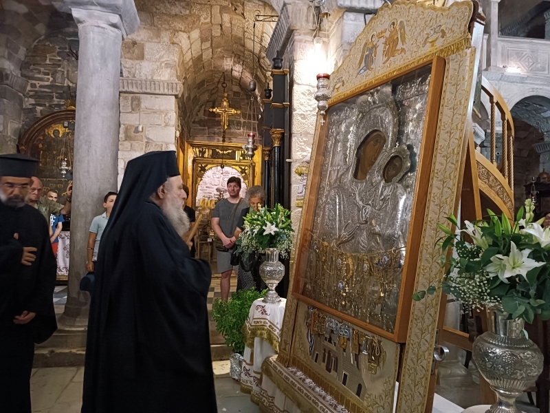Παράκληση στο Ιερό Προσκύνημα Παναγίας Εκατονταπυλιανής Πάρου