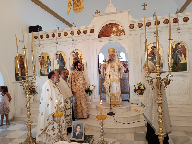 Ο Μητροπολίτης Παροναξίας στον Ιερό Ναό Αγίου Αθανασίου του Παρίου στον Κώστο