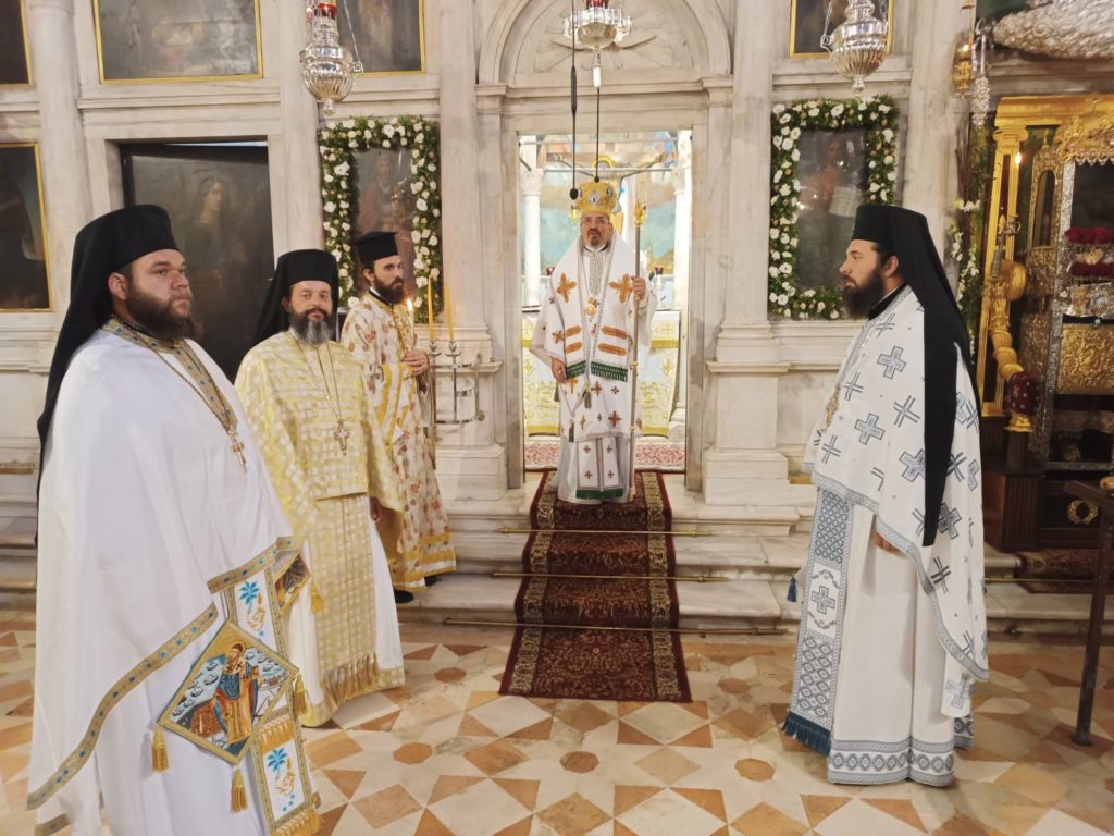 Αρχιερατική Θεία Λειτουργία στον Άγιο Σπυρίδωνα στην Κέρκυρα