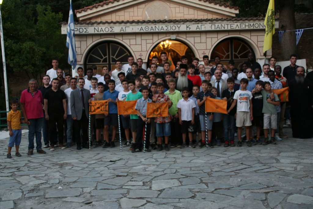 Ο Μητροπολίτης Φθιώτιδος κοντά στα παιδιά των κατασκηνώσεων στο Ελευθεροχώρι