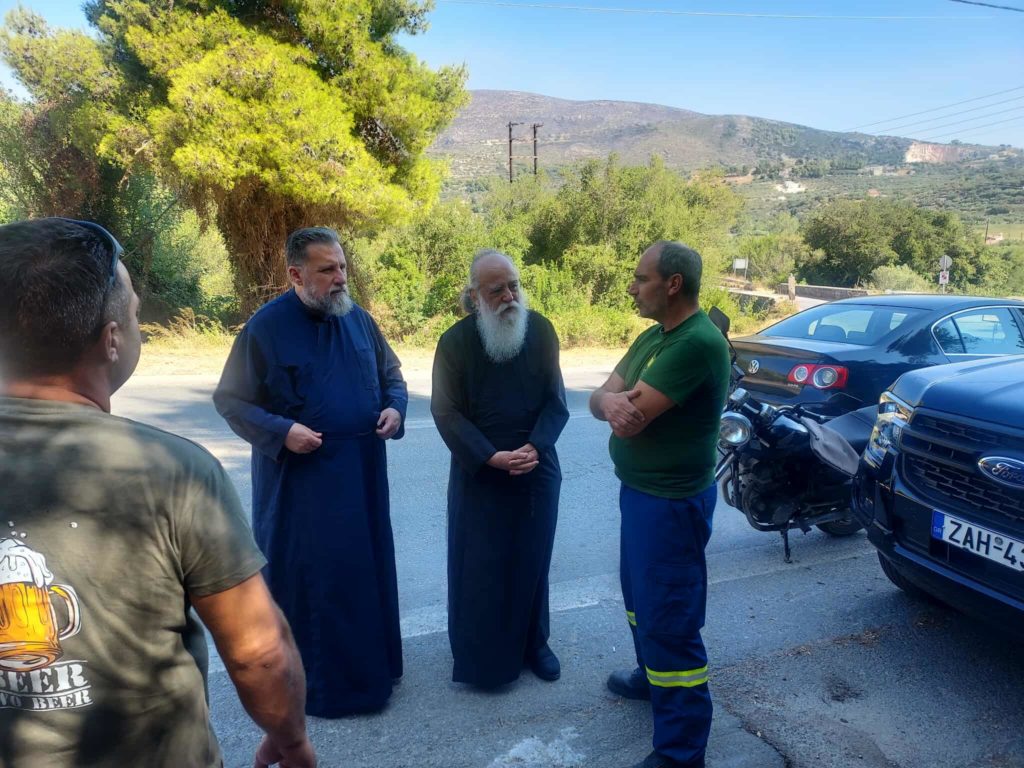Στις πυρόπληκτες περιοχές της Ζακύνθου ο Μητροπολίτης Διονύσιος