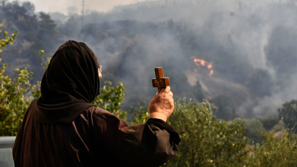 Φωτιά στην Πάτρα: Στις φλόγες η Ιερά Μονή Αγίου Νικολάου Μπάλα – Απομακρύνθηκαν οι μοναχές