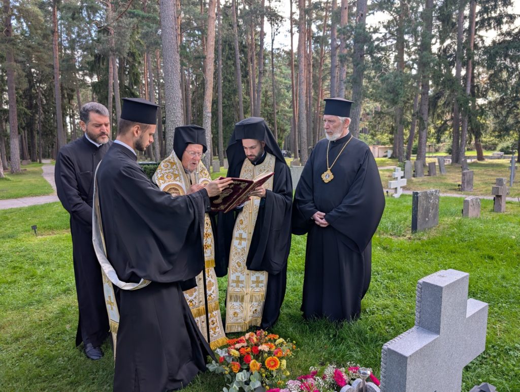 Πατριαρχικό τρισάγιο στον τάφο του μακαριστού Μητροπολίτου πρώην Αμασείας Παύλου