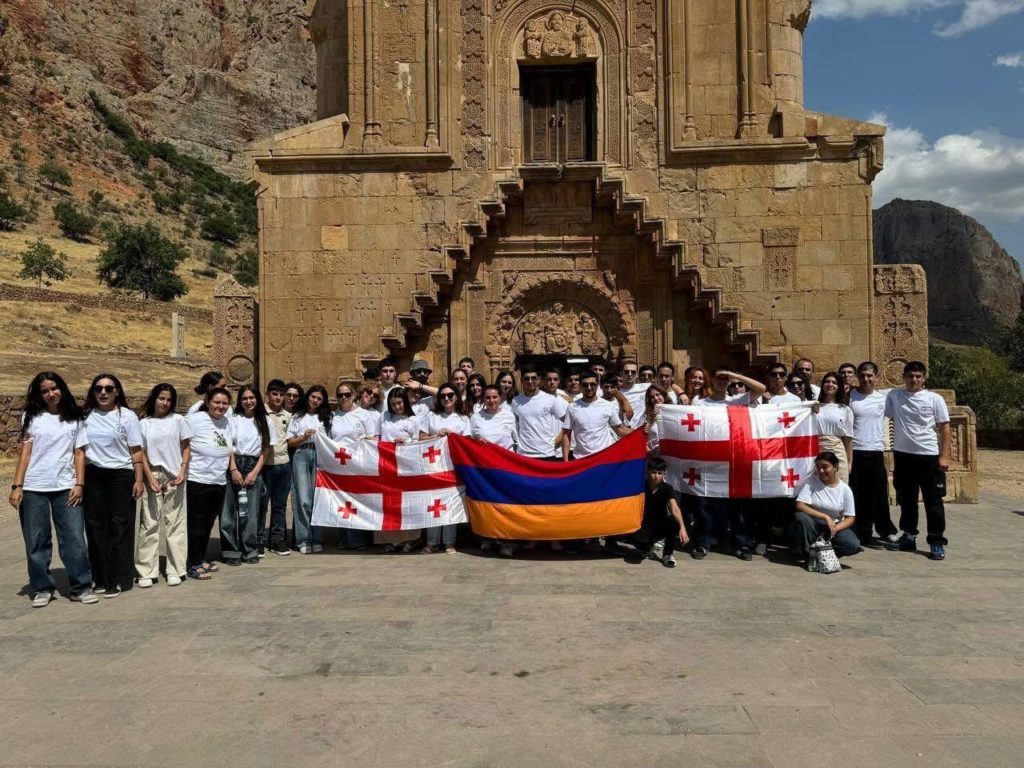 Το Πατριαρχείο Γεωργίας καλλιεργεί την ειρήνη στις καρδιές των νέων