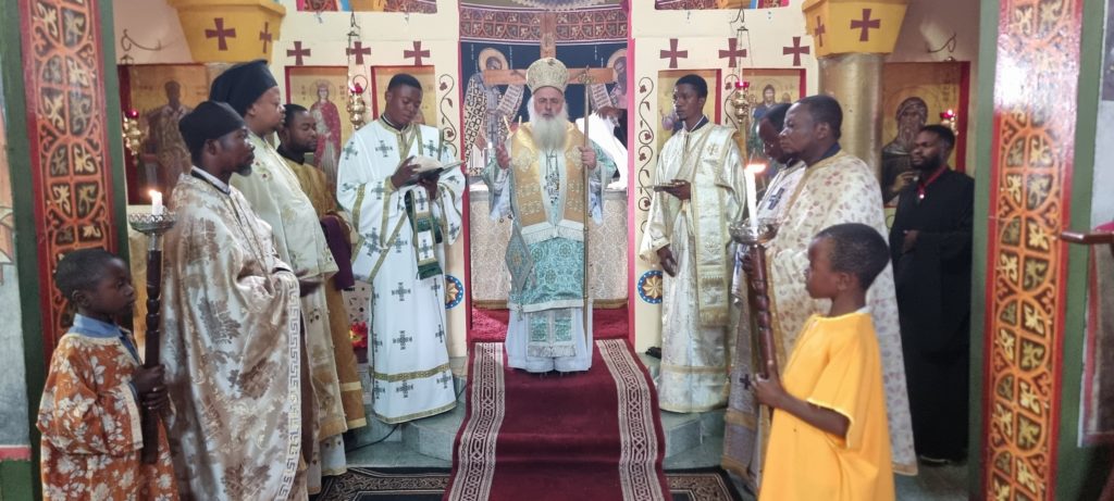 Στηv Ενορία Αγίας Βαρβάρας στην Κινσάσα ιερούργησε ο Μητροπολίτης Θεοδόσιος
