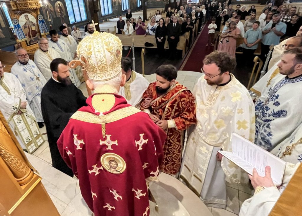 Συνεδριάσεις καθηγητών Θεολογικής Ακαδημίας και βραδινή Θεία Λειτουργία με χειροτονία ιερέως στο Τορόντο Καναδά