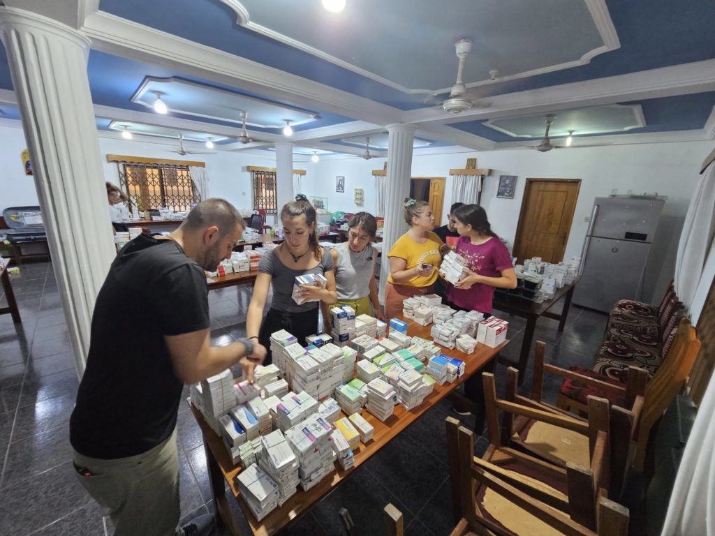 Δωρεάν ιατρική φροντίδα στους Αφρικανούς από την Ιερά Μητρόπολη Άκκρας