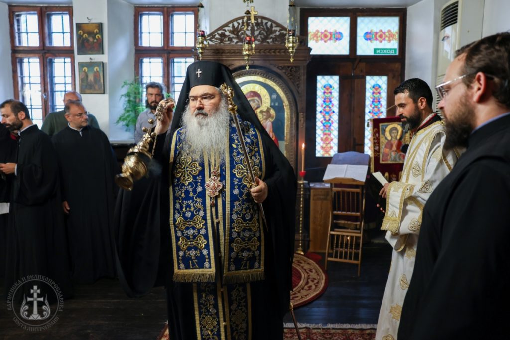 Молебен канон на Пресвета Богородица в храм „Св. Архангел Михаил“ – Варна