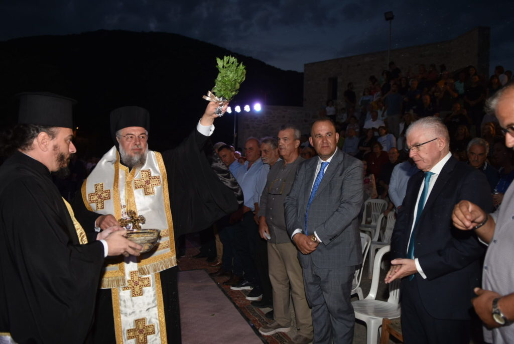 Τον Αγιασμό εγκαινίων του νέου Ανοικτού Θεάτρου Τροπαίων τέλεσε ο Μητροπολίτης Γόρτυνος