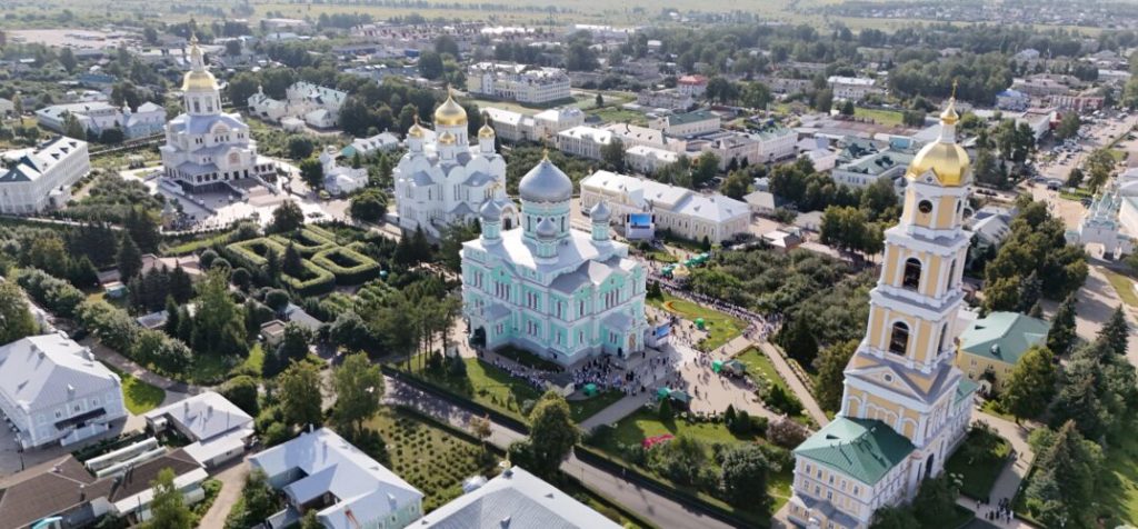 В день памяти преподобного Серафима Саровского в Свято-Троицком Серафимо-Дивеевском монастыре совершена праздничная Литургия