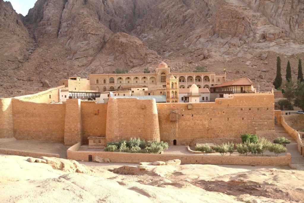 The Jerusalem Patriarchate committee meets with the Archbishop of Sinai