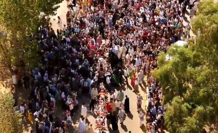 Μήνυμα ειρήνης από τον Άγιο Γεράσιμο στην Κεφαλονιά – Χιλιάδες προσκυνητές στη λιτανεία στο μοναστήρι στα Ομαλά (ΒΙΝΤΕΟ)