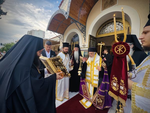 Η πανήγυρις του Μητροπολιτικού Ναού Καλαμαριάς και η υποδοχή ιεράς Σταυροθήκης