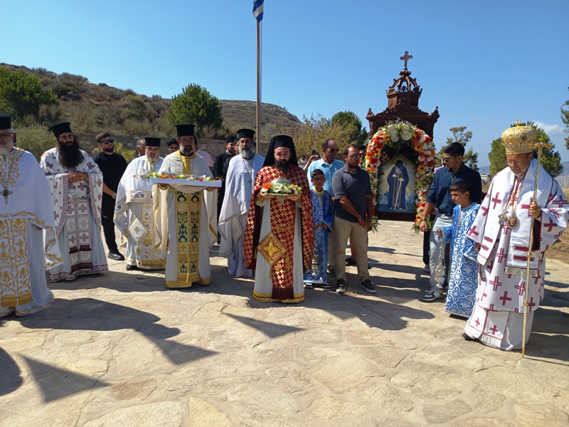 Κλήρος και λαός τίμησαν τον Όσιο Αρσένιο στην Πάρο