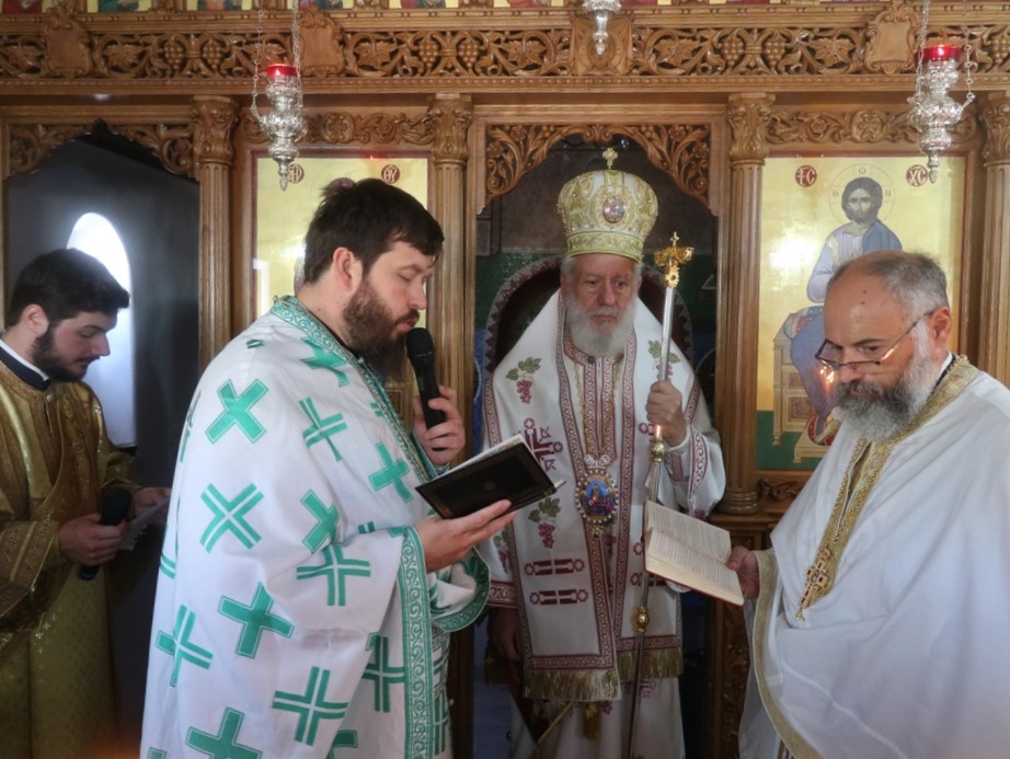 Ο Μητροπολίτης Σύρου στον Ιερό Ναό του Αγίου Ιωάννου “των Ψηφίδων” στην Άνω Μερά Μυκόνου