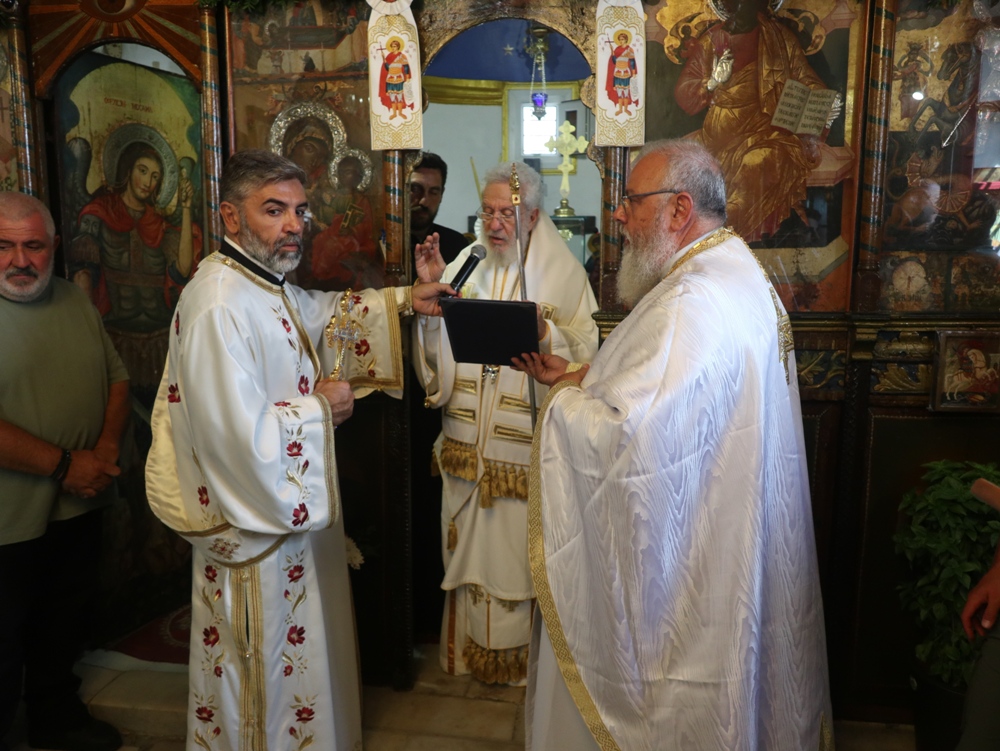 Πλημμυρίδα πιστών τίμησε την ιερά μνήμη του Αγίου Φανουρίου στη Χώρα της Μυκόνου